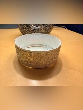 Bath & Body Works White Glitter 3 wick candle holder